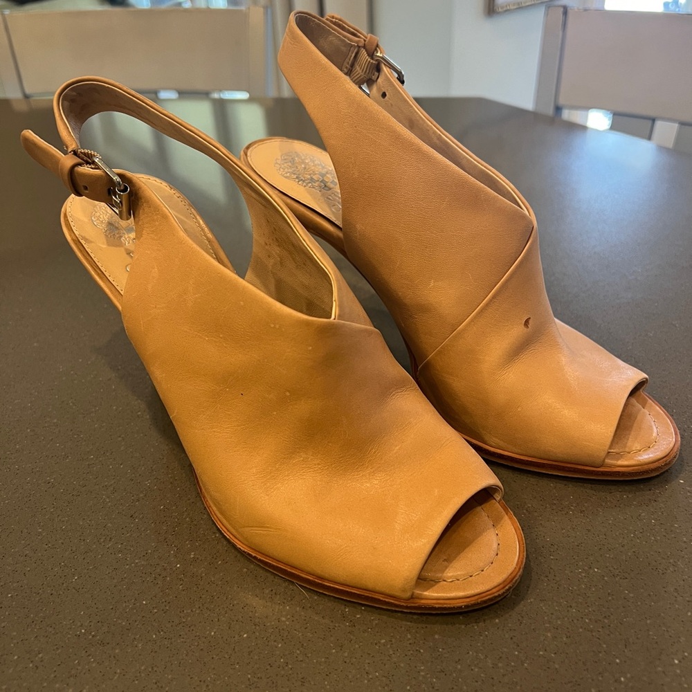 Vince Camuto Beige Leather peep-toe sandals… size 10…comfortable and versatile!